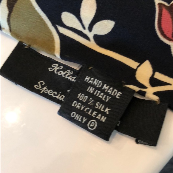 Black and coral colored scarf. - Picture 2 of 3